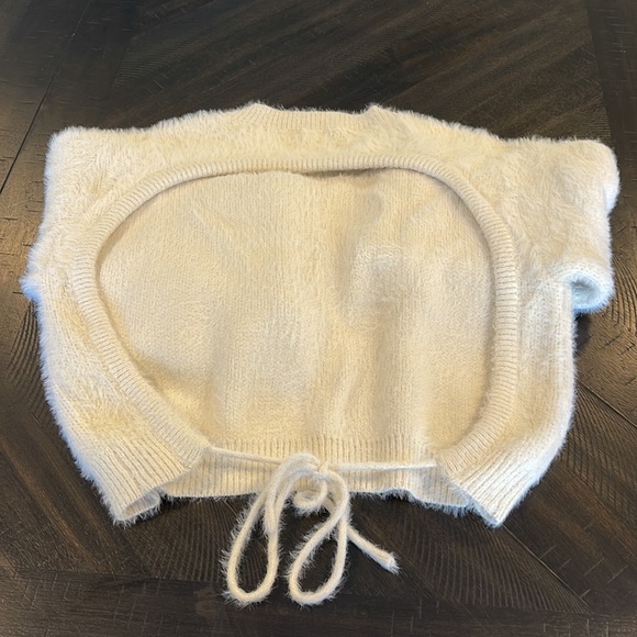 Sweater Large Fuzzy With Cut Out Back - Picture 3 of 5